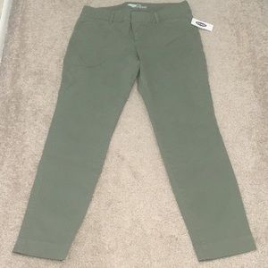 NWT Old Navy Pixie Chino sage green size 2 regular